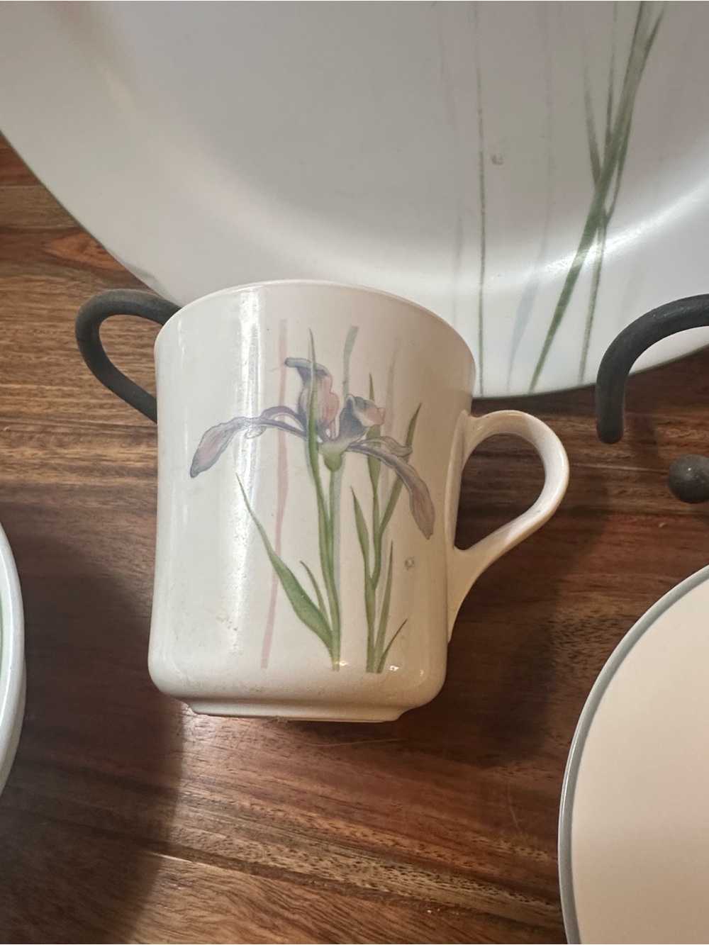 Retired Corelle Iris Pattern Dinnerware Set- - Picture 5 of 7